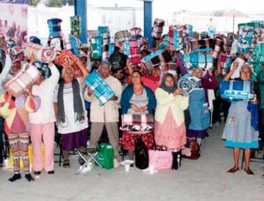 Marquesinos reciben cobijas del DIF Municipal