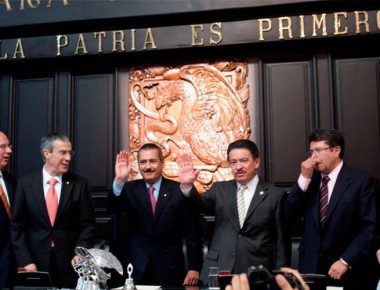 PAN y PRD debaten en el Senado decálogo de EPN