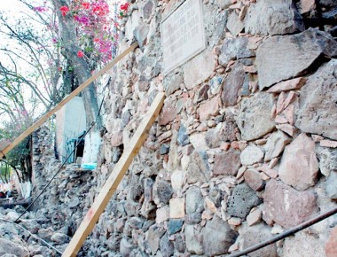 INAH y Municipio de Querétaro se fusionan para restaurar histórico muro