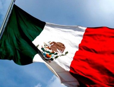 Hoy hace 75 años Cárdenas decreta el Día de la Bandera