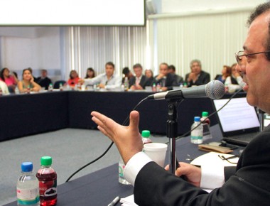 UAQ ofrece 4.5% de incremento salarial y supera el tope impuesto a nivel federal