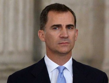 Rey de España reduce salarios de la familia real