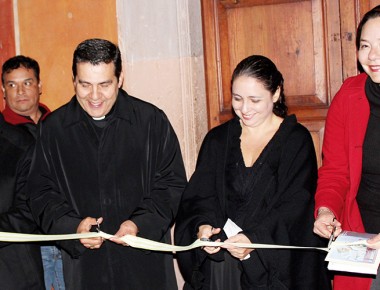 “Habemus Papam” de Mercedes Fariña se inaugura por primera vez a México