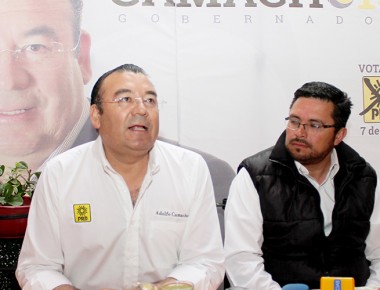 Disminuiré 40% sueldo de funcionarios: Camacho