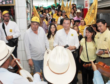 Acabar con el bipartidismo propone en su arranque de Campaña Camacho Esquivel