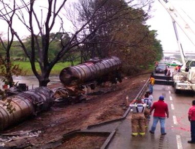 Fallecen más de 15 personas por explosión de pipa en Tabasco