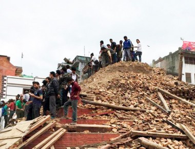 Decenas de países se solidarizan con Nepal