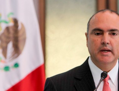 Por méritos civiles Calzada es vestido de gala por la embajada francesa