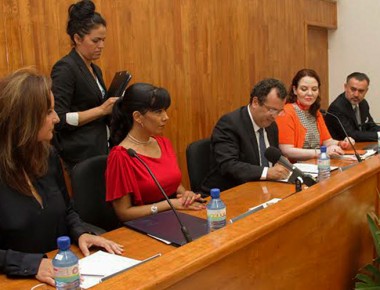 UAQ firma convenio con el TEEQ