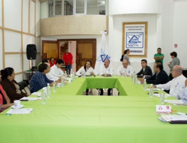 Tania Ruiz plantea agenda y compromisos con CANACO SJR