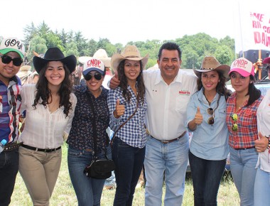 Encabeza David Dorantes Cabalgata en Tequisquiapan