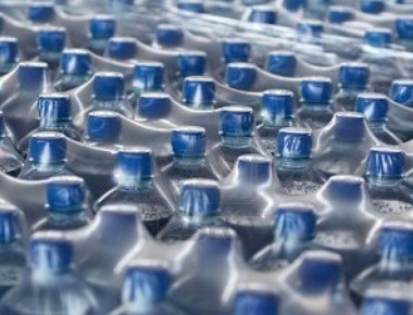 Diputado propone no utilizar agua embotellada en instituciones públicas