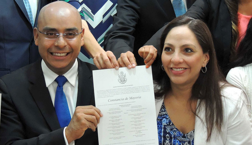 Su esposa Tere García de Aguilar, acompañó al alcalde electo al municipio de Querétaro