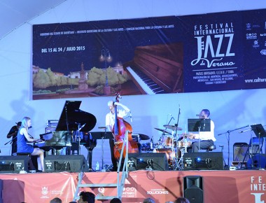 Se inaugura en Plaza de Armas el V Festival Internacional de Jazz