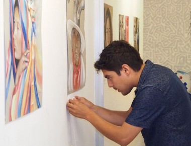Pintor amealcense expone en Europa