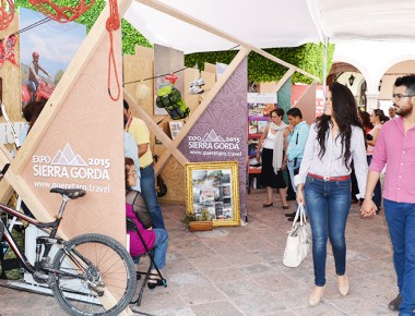 Calzada y turistas recorren Expo Sierra 2015