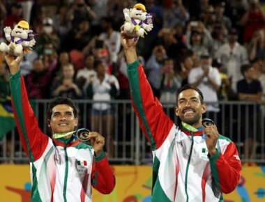 México vence a Brasil y gana oro en voleibol de playa