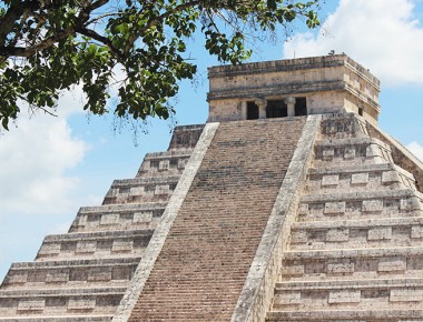 Investigadores de la UNAM descubren que la pirámide de Kukulkán fue construida sobre un cenote