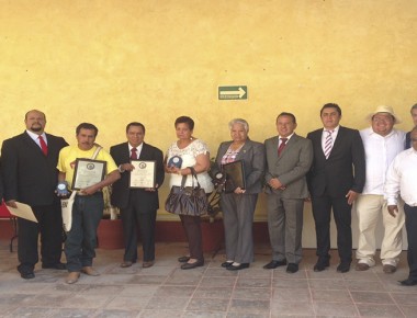 Entregan a cadereytenses presea “Alcaldía Mayor de Cadereyta”