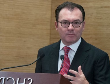 Paquete presupuestal 2016 incluye establecimiento del barril de petróleo en 50 dólares