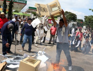 Jueces giran 15 órdenes de aprehensión contra maestros de la CNTE