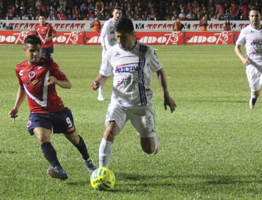 Gallos empata frente a Tiburones