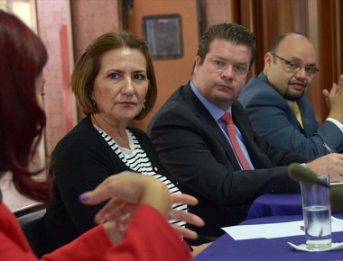 Analizan Consejeros del IEEQ y del IEDF el voto electrónico