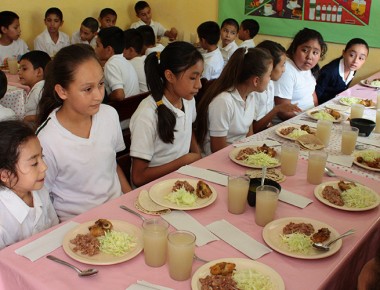De la Isla destaca funcionamiento y servicio de albergues escolares en la Sierra
