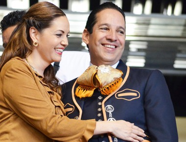 Karina y Pancho inauguran la primer charreada del nacional en Rancho El Pitayo