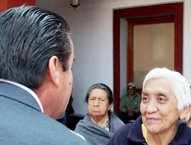 Se reúne Orihuela con adultos mayores de tequisquiapan