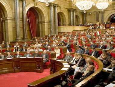 Autorizan resolución de independencia a Cataluña
