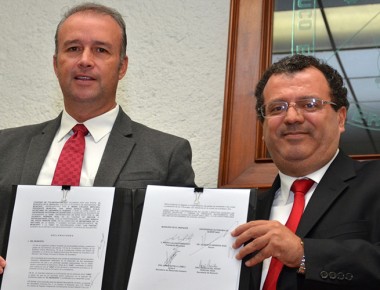 El Marqués y UAQ firman convenio para apoyar a alumnos destacados