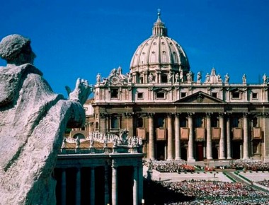 El Vaticano detiene a sacerdote sospechoso de filtrar información