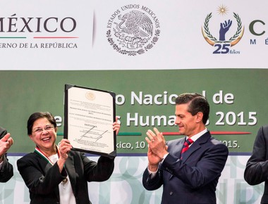 EPN Entrega Premio Nacional de Derechos Humanos 2015