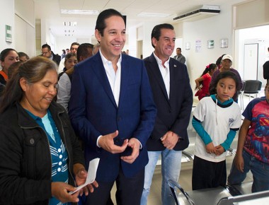 Entrega Pancho Clínica de Salud y Tanque Elevado de CEA en Tequisquiapan