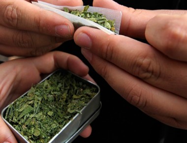Líder juvenil del PRD presenta ante Cofepris solicitudes para lograr autorización del consumo de marihuana