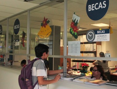 Reducen presupuesto de becas; más de 2 mil estudiantes de la UAQ se verán afectados