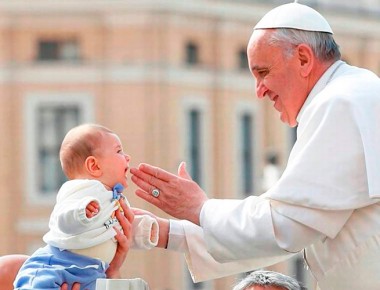 Francisco publicará en un libro cartas que le envían niños enfermos