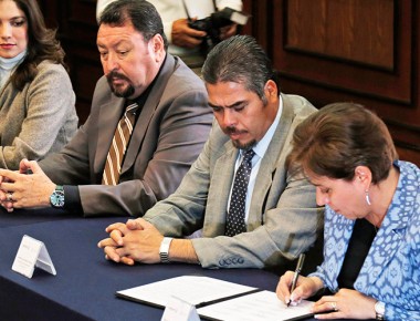 Pancho firma convenio con 12 concesionarios del transporte público para desaparecer Red Q