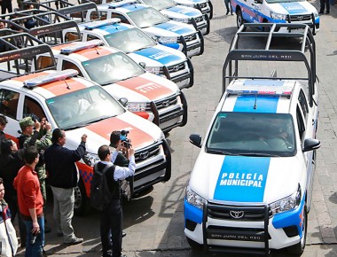 Entrega FDS 25 patrullas y equipo a Policía de San Juan del Río