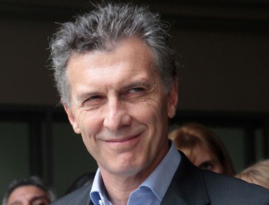 A un día de cumplir dos meses de mandato, Macri aumenta 30.6% su salario