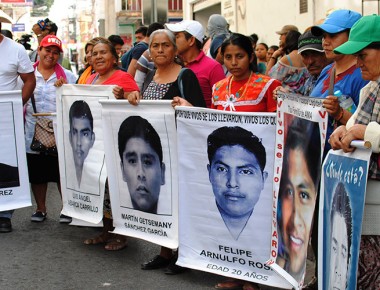 Padres de los 43 normalistas enviaron carta al Papa; solicitaron reunión a puerta cerrada con el pontífice