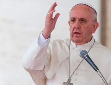 Senadores solicitan informe de gastos durante visita del Papa
