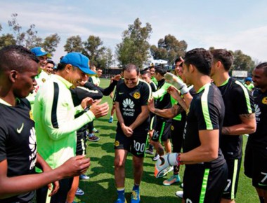 Cuauhtémoc Blanco llega a entrenar escoltado por militares