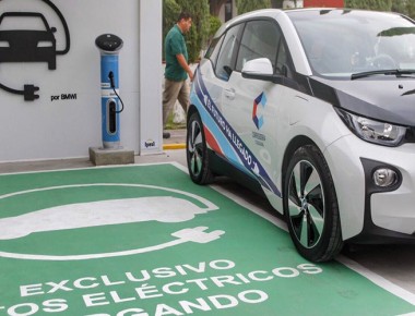 Inaugura Kuri primera red de carga pública gratuita para vehículos eléctricos