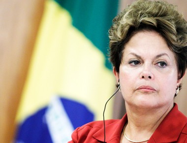 Abogados en Brasil exigen destitución de Rousseff