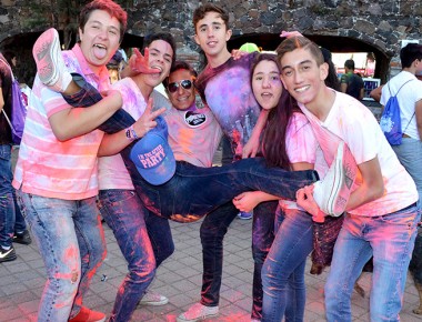 Difrutan Holi-Dance al máximo en Querétaro