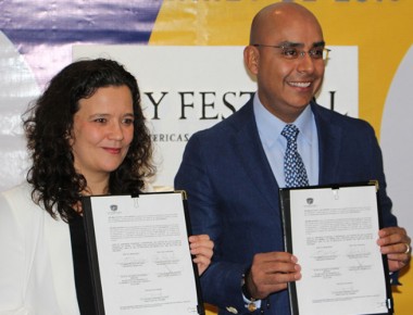 MAV firma convenio para traer «Hay Festival» a la ciudad de Querétaro