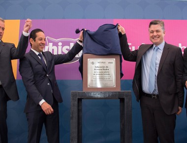 En El Marqués, FDS coloca primera piedra de la planta Petcare