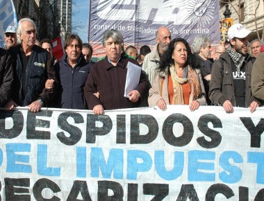 Tras despidos y cierre de medios, Argentina en crisis de libertad de expresión
